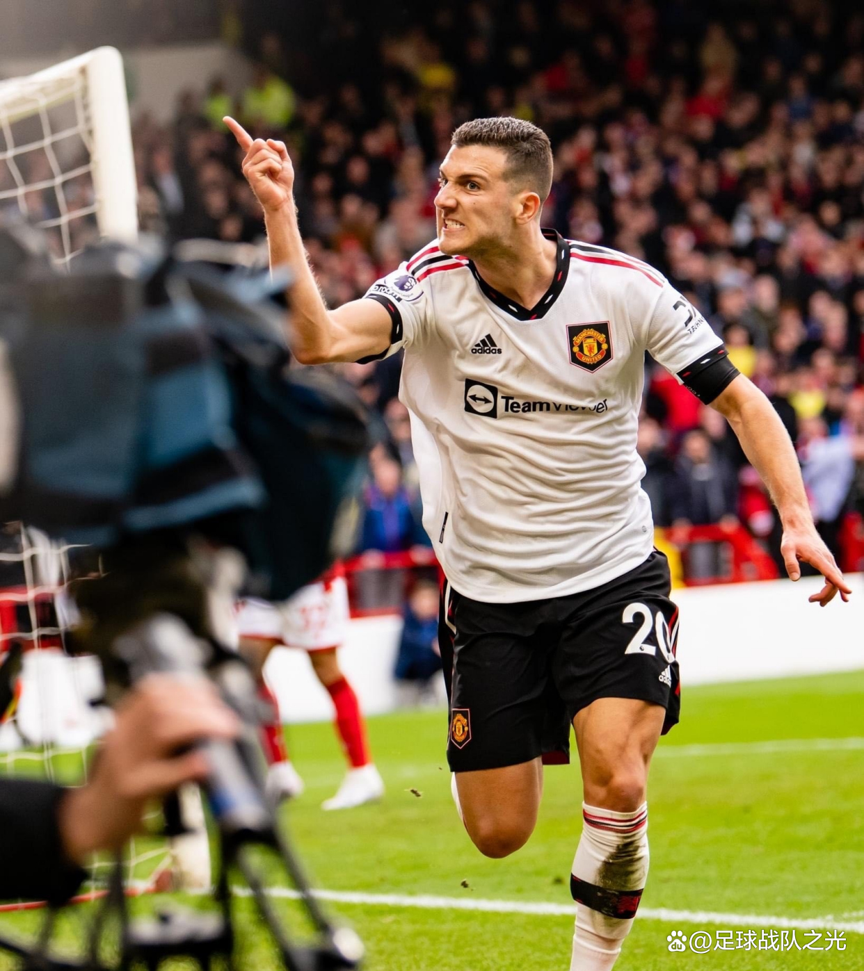 包含足总杯加时末段走向成谜，俄克拉荷马雷霆遗憾出局，震撼外界，身体对抗强度拉满的词条