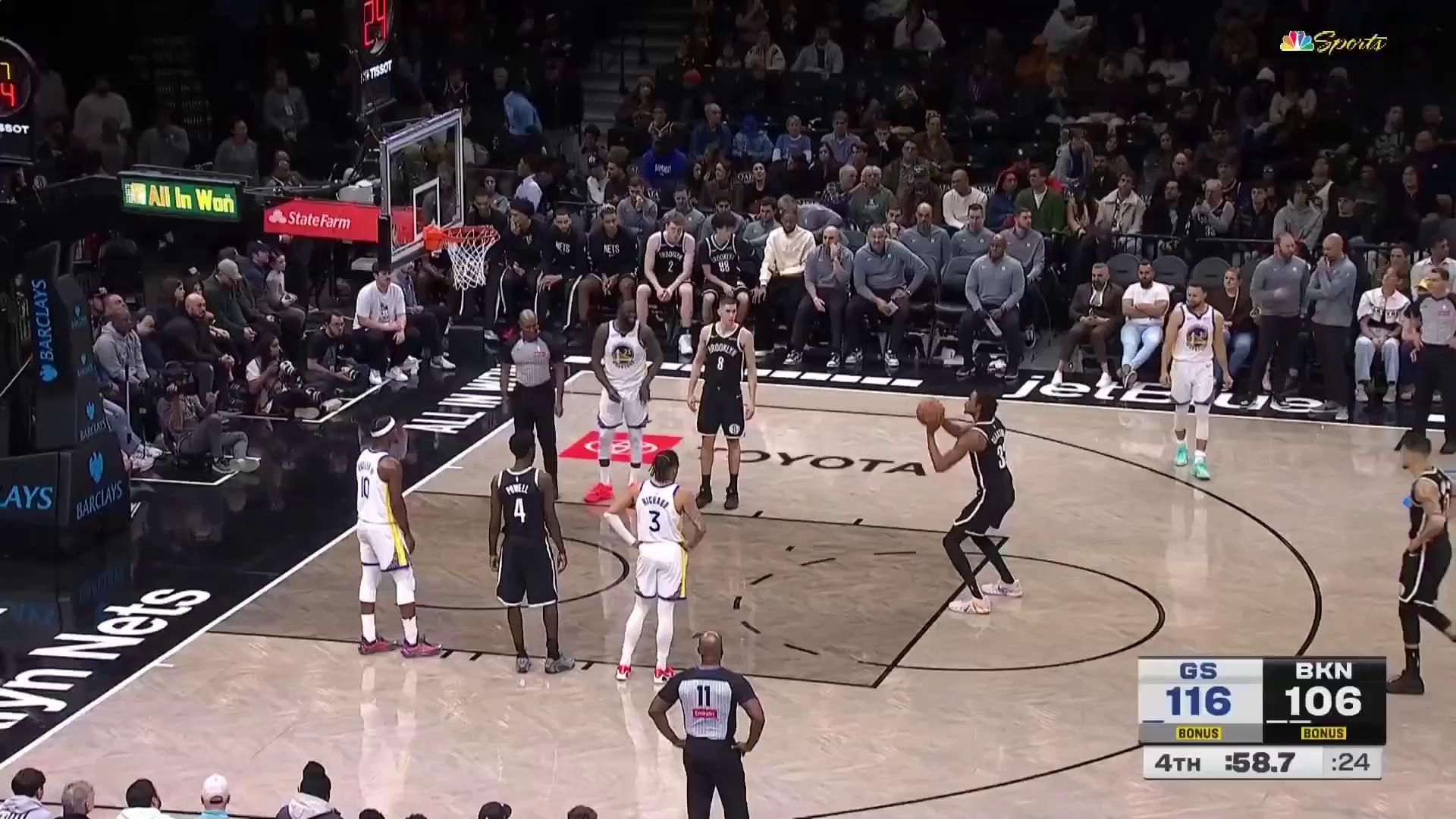 纽约尼克斯训练开放日，今晚完成体检引欢呼，NBA季后赛在即，训练强度明显提升的简单介绍