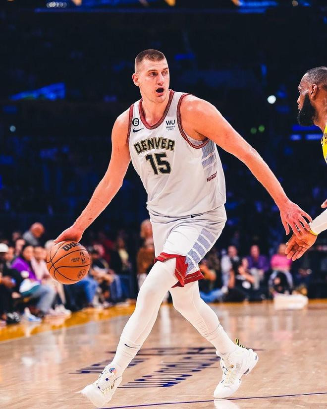 关于集结日丹佛掘金调整名单以备CBA常规赛；绝杀压哨环节打磨；更衣室稳定；控场能力受关注的信息